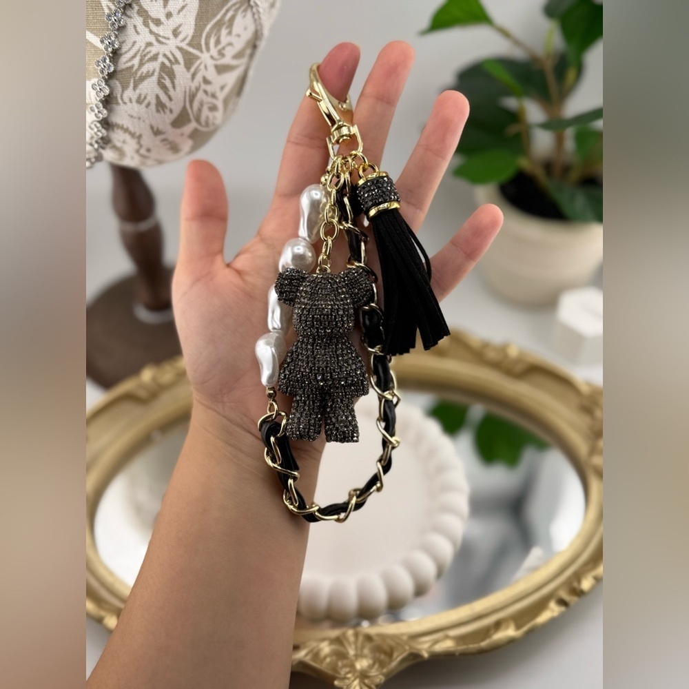 Crystal Bear Bag Charm – Luxury Purse Accessory ✨🐻👜 - Picture 5 of 5